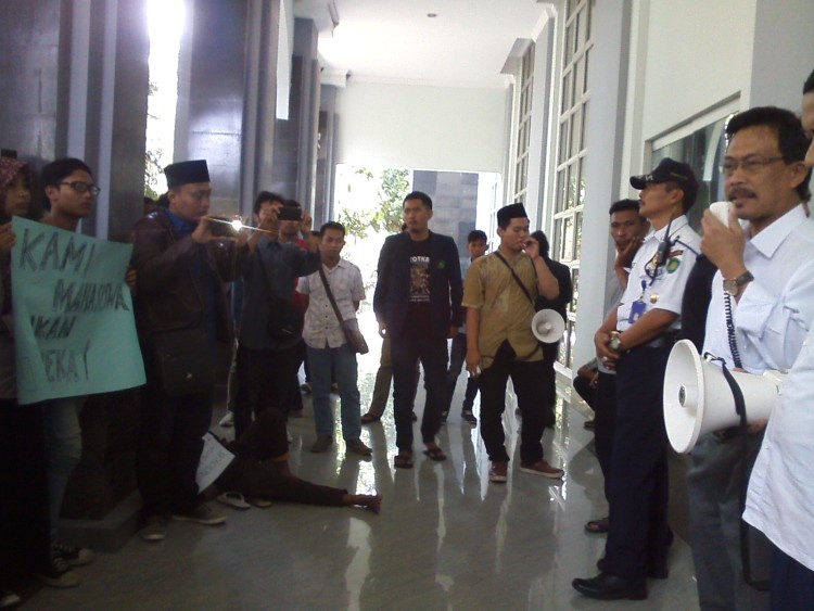 Berita Luluk (Fotografer Luluk)